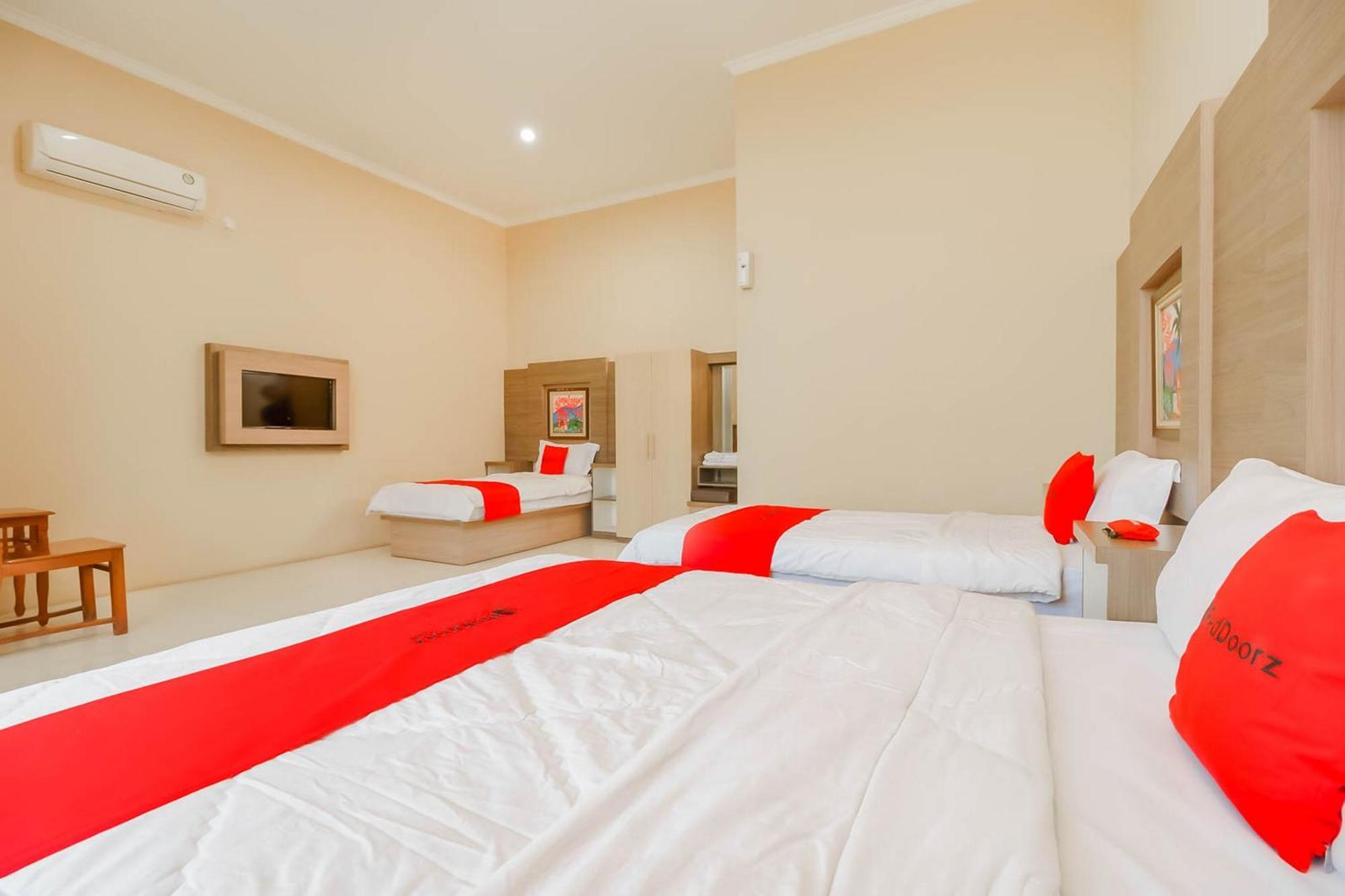 Reddoorz Resort Premium @ Sangkan Hurip Kuningan Eksteriør bilde